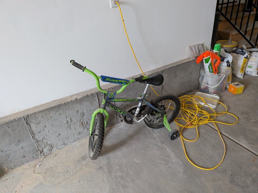 Free bike with training wheels