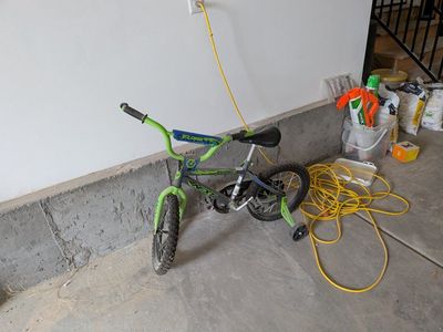 Free bike with training wheels