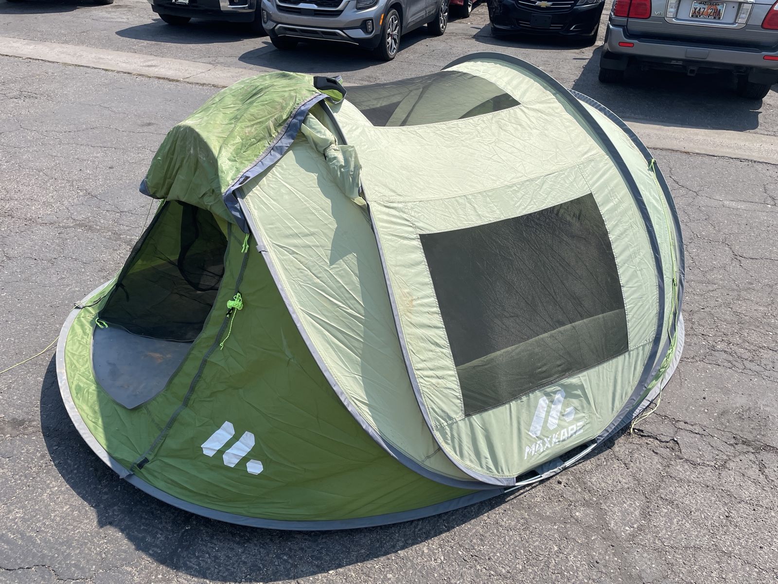 MAXKARE Green Pop-Up Camping Tent - Easy Setup for Outdoor Adventures