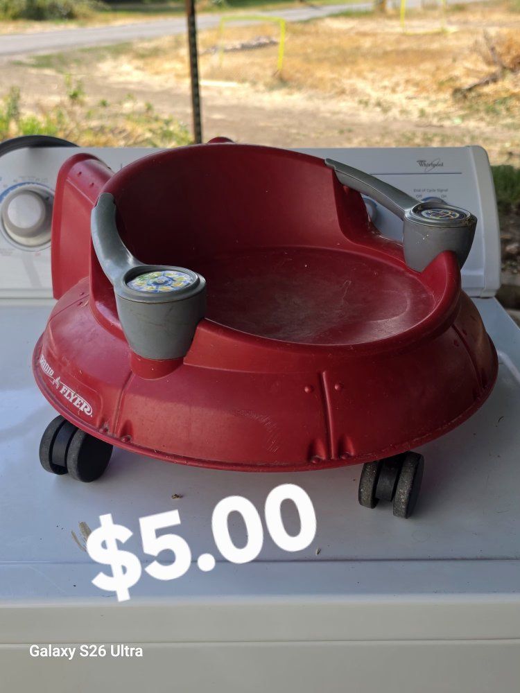 Radio Flyer Red plastic toddler ride on