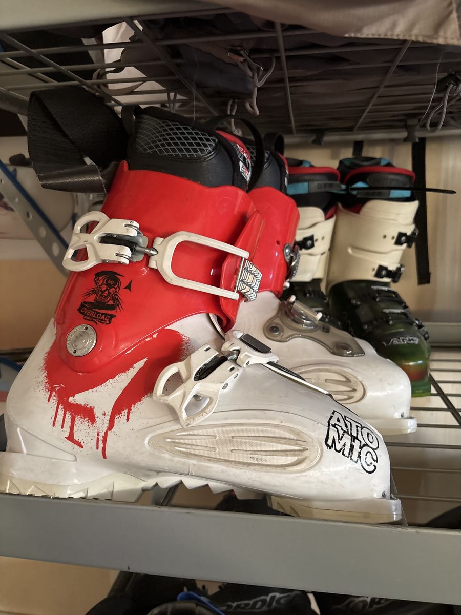Mens 28.5 US ski boot size 10.5 - comfort dual latch easy Atomic
