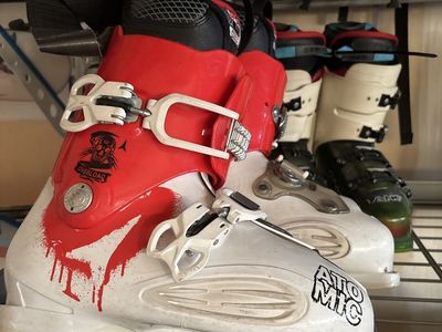 Mens 28.5 US ski boot size 10.5 - comfort dual latch easy Atomic