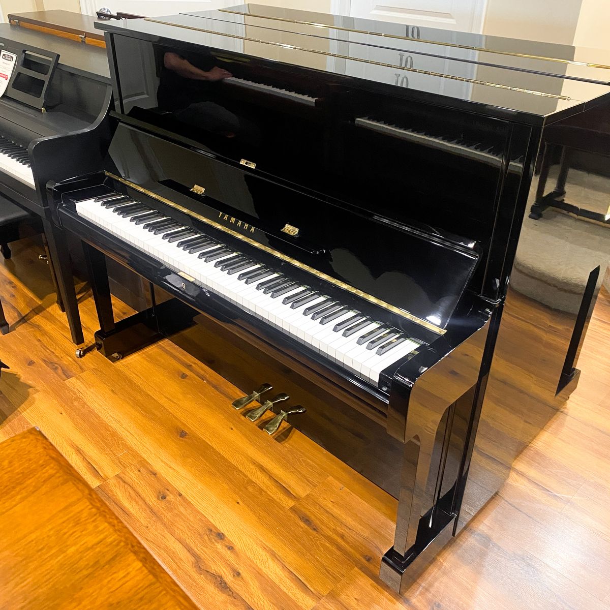 LIKE NEW YAMAHA U1 UPRIGHT PIANO