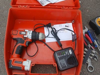 BLACK+DECKER 12V MAX Lithium-Ion Cordless Drill/Driver Kit with Case and Charger