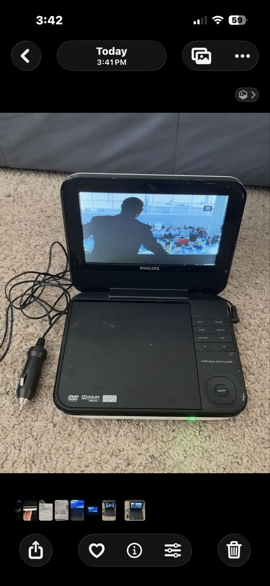 Philips PD700/37 Portable DVD Player with Car Adapter