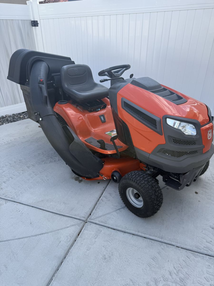 Husqvarna TS120 42in Deck riding Mower