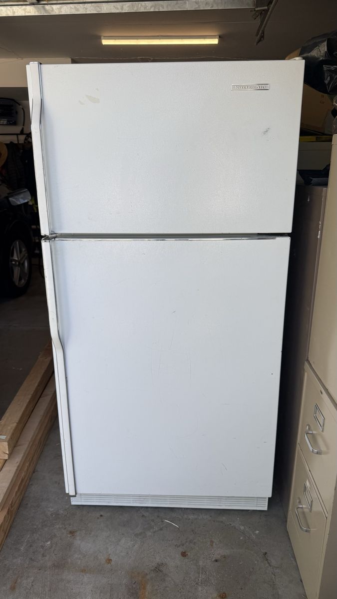 KitchenAid Superba White Top Freezer Refrigerator with Adjustable Shelves