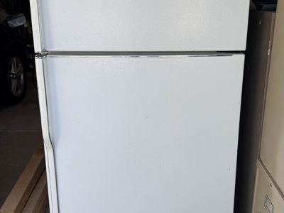 KitchenAid Superba White Top Freezer Refrigerator with Adjustable Shelves