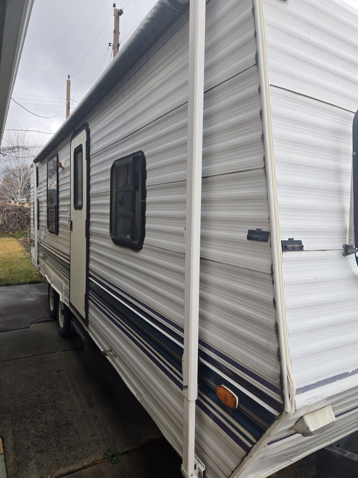 Travel Trailer - 1993 - 26 ft. 26FBD