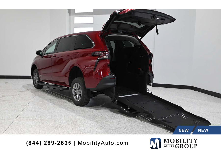 2026 Toyota Sienna LE 8-Passenger
