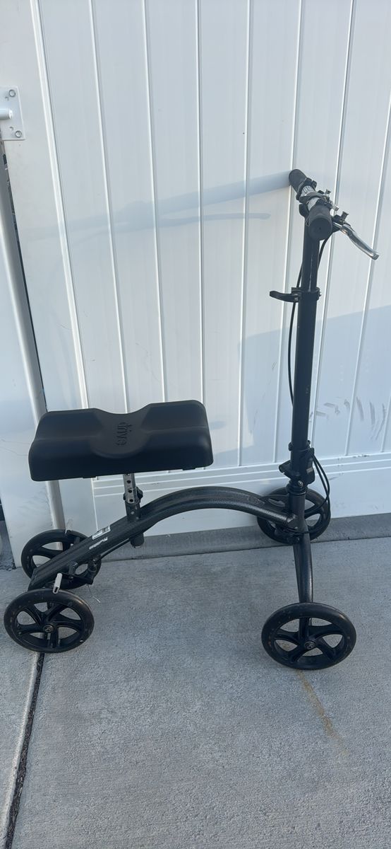 Drive Medical Aluminum Knee Walker Scooter Crutch Alternative with Brakes