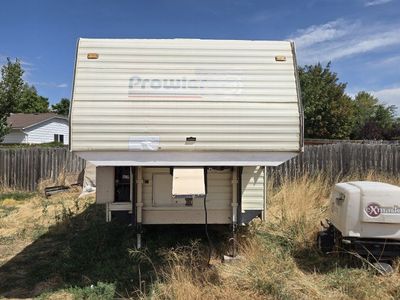 Abandoned 1993 Prowler 25 5P hunters special fifth wheel