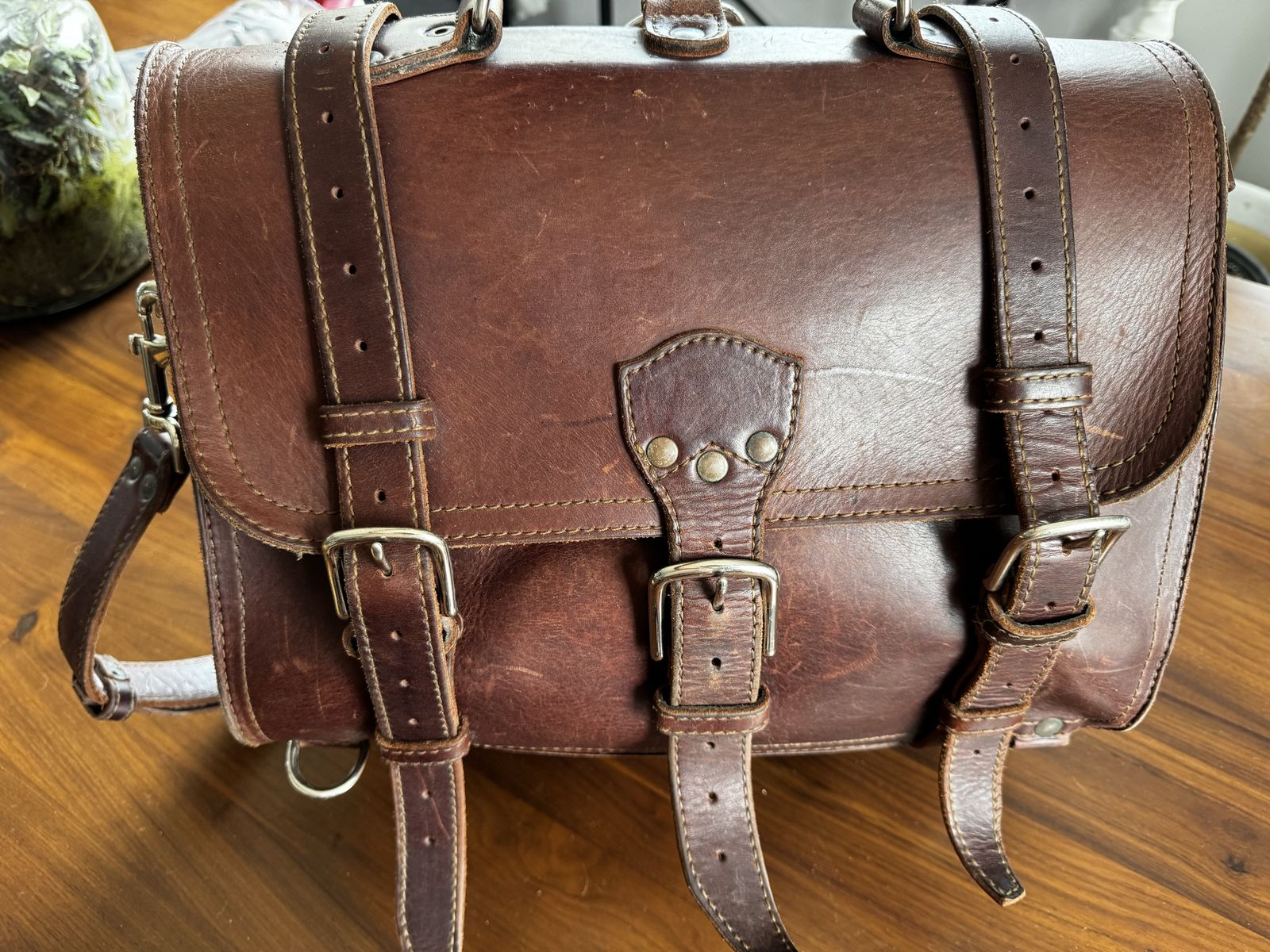 Saddle back leather classic briefcase