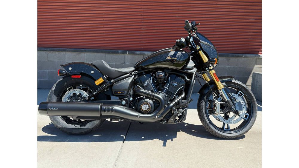 2026 Indian Motorcycle 101 SCOUT, ONYX BLACK CRYSTAL WITH GRAPHICS
