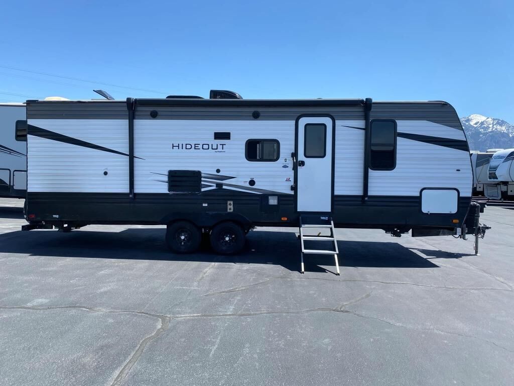 Used 2020 Keystone RV Hideout Bunkhouse Travel Trailer/ Queen Bed & Full Bath (26LHSWE)