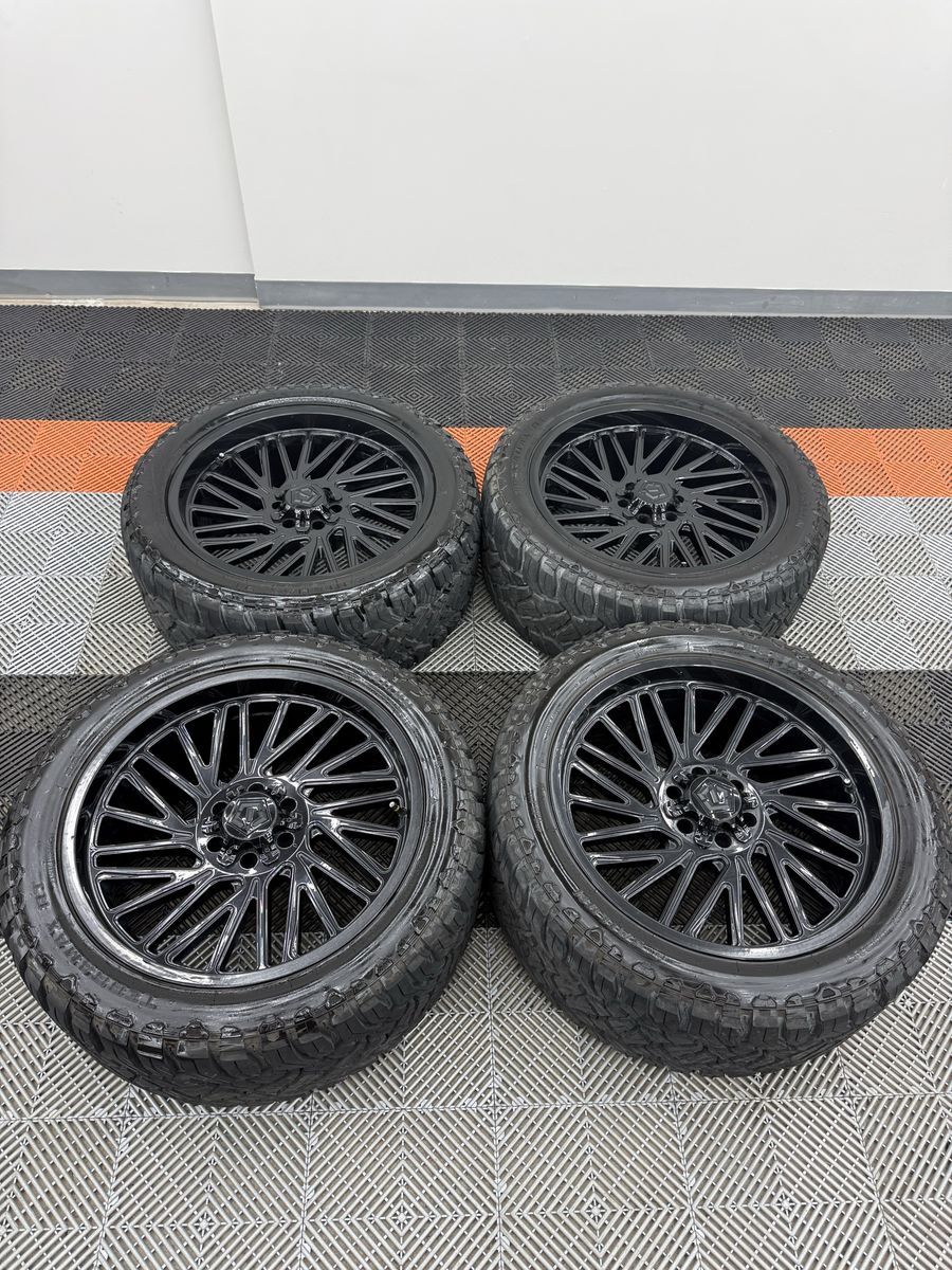 22x10 tis 547B 6x135 bolt pattern 33” sailun tires