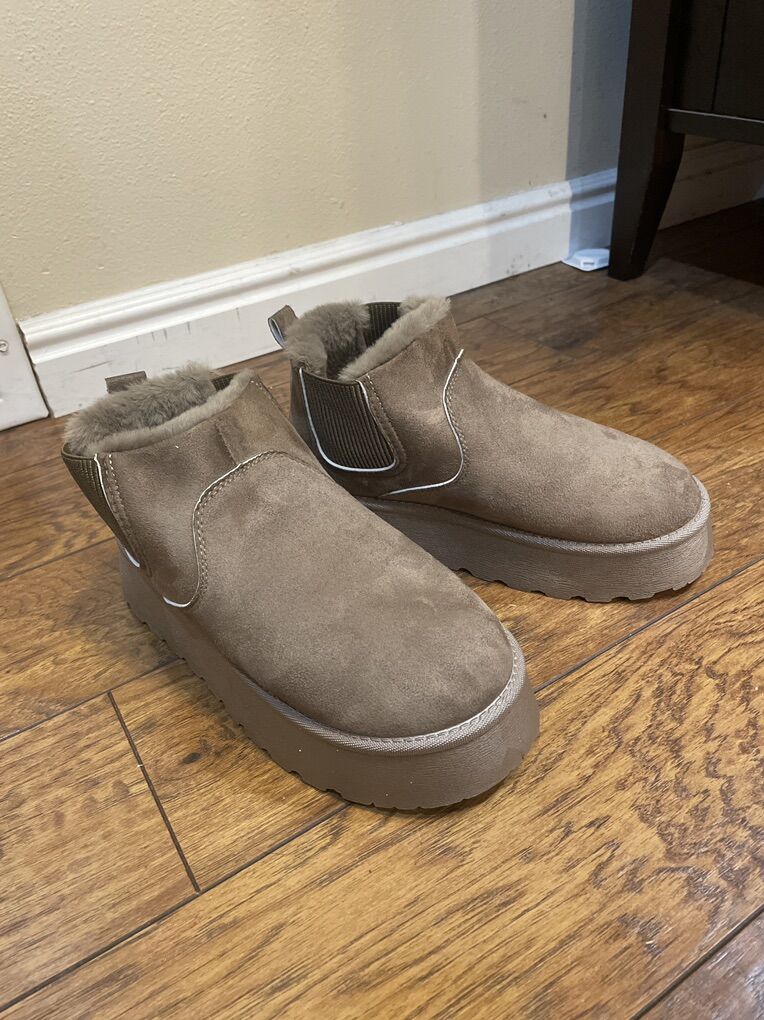 platform shoes/ boots