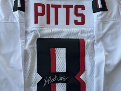 Kyle Pitts Signed Atlanta Falcons Jersey Beckett Witness COA