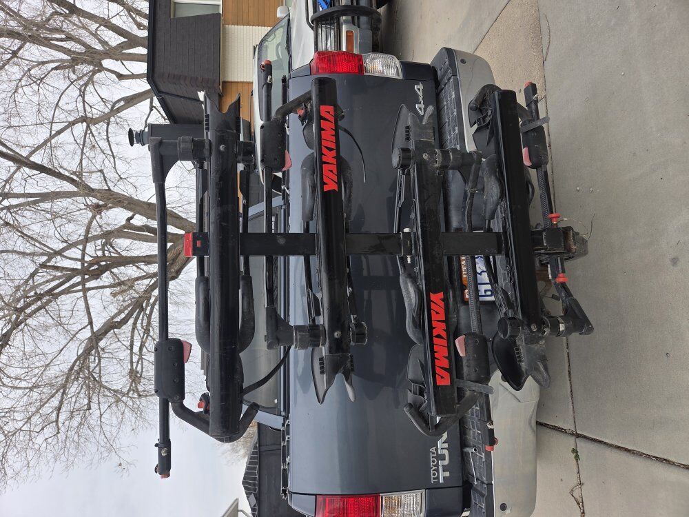 Yakima Hold Up 4 Bike Rack W/Bike Locks