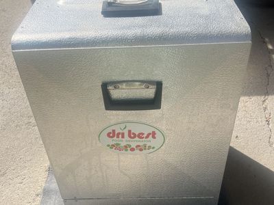 Dehydrator