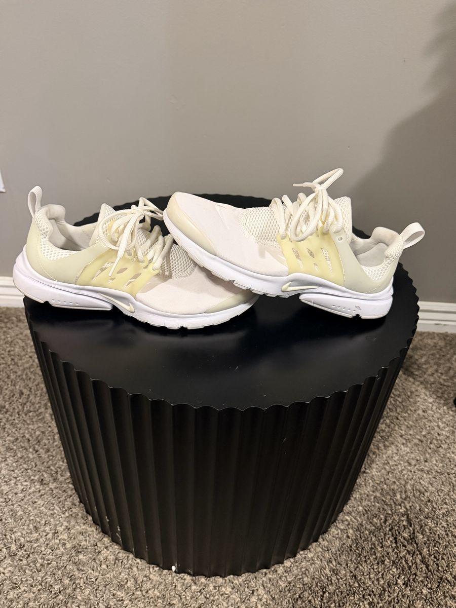  Nike shoes 7Y