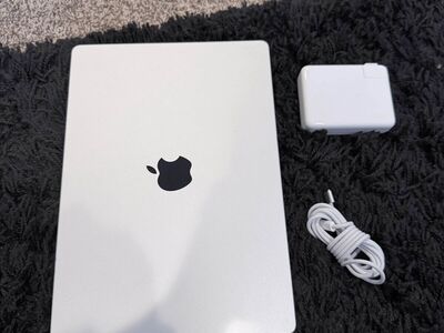 Macbook Pro 14 Inch M1 Pro 512GB 16GB