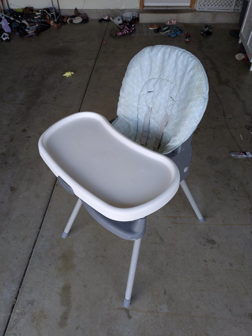 Standing baby high chair