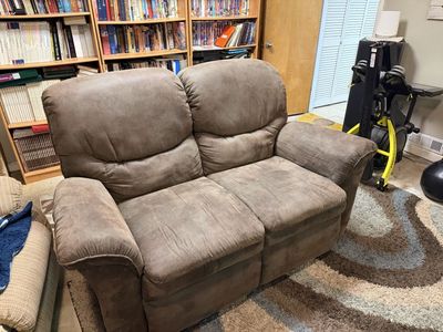 Loveseat La-Z-y Boy Recliner