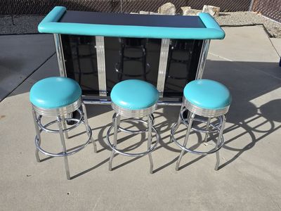 Classic Bar & Stools