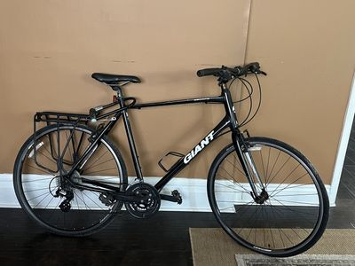 Giant Escape 3 XL Black Hybrid Bike with Rear Rack