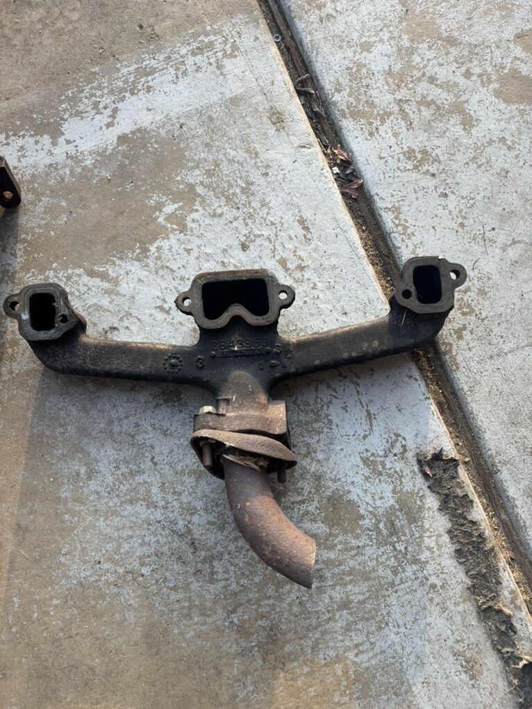 318 LA Engine Manifolds