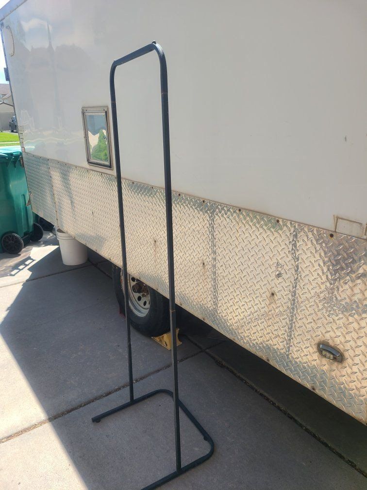 freestanding clothing rack