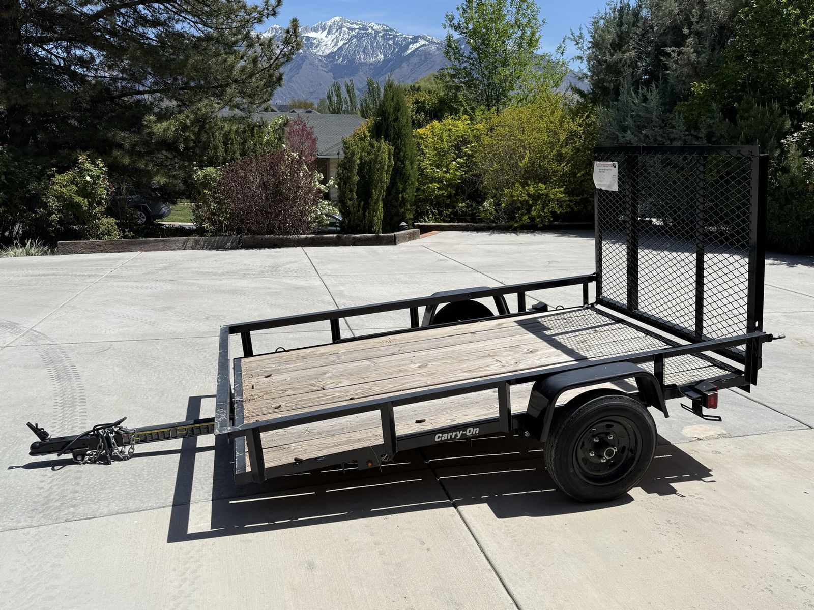 5 x 8 Carry-On Utility Trailer Like New, new spare