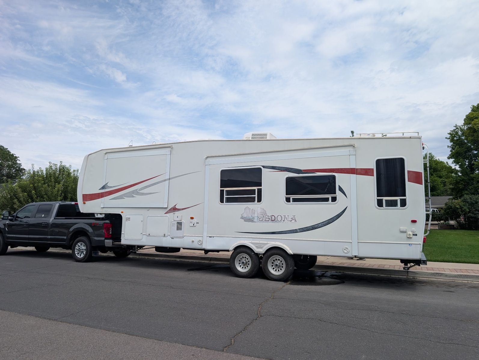 Gulfstream Sedona 5th Wheel Travel Trailer - Spacious RV with 3 Slide Outs