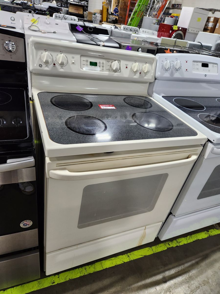 GE Electric Range Stove with 4-Burner Cooktop and Oven
