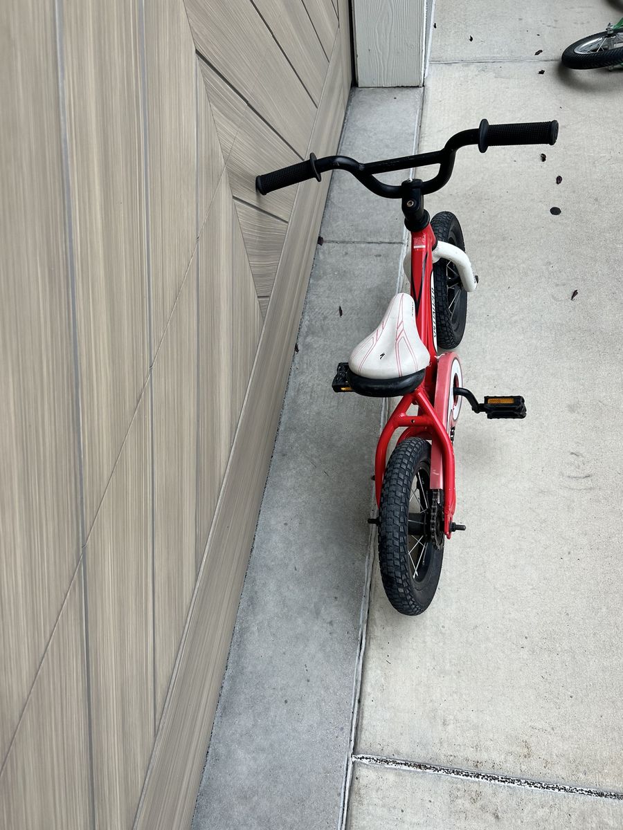 Specialized Hotrock 12 Inch Kids Bike - Red
