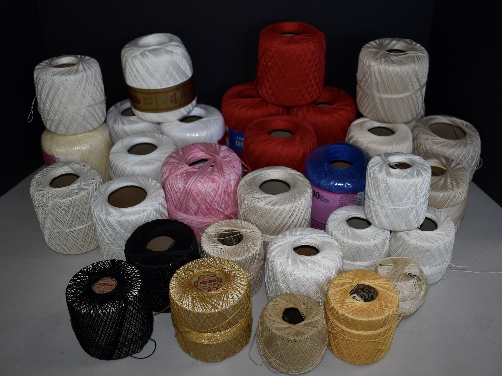 LARGE LOT OF SEVERAL COLORS / SIZES OF VINTAGE KNIT / CROCHET THREADS - JP, BIG BALL, CAMEO AND MORE