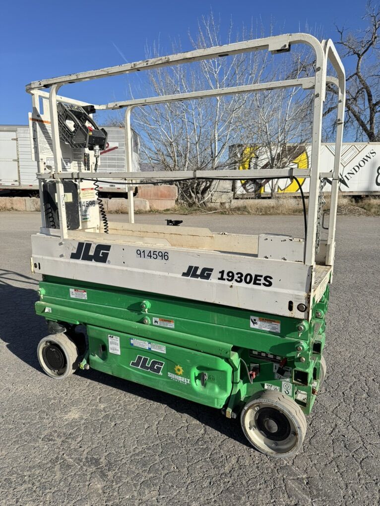 JLG 1930 Narrow Scissor Lift