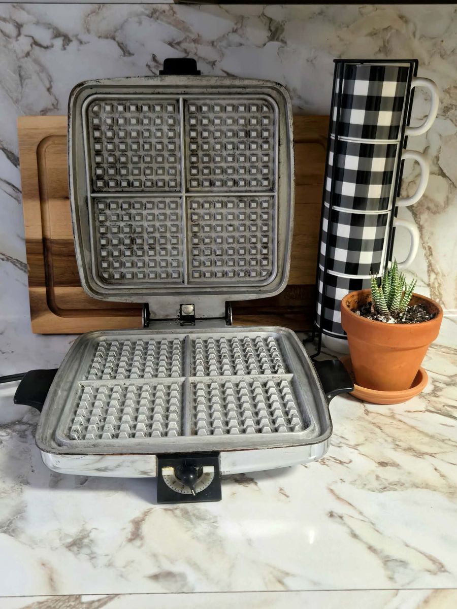 Vintage Sunbeam CG-1 Waffle Iron