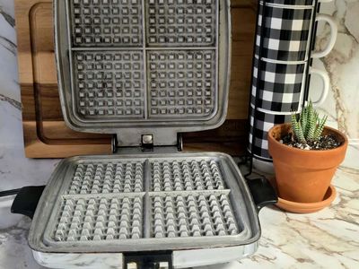 Vintage Sunbeam CG-1 Waffle Iron