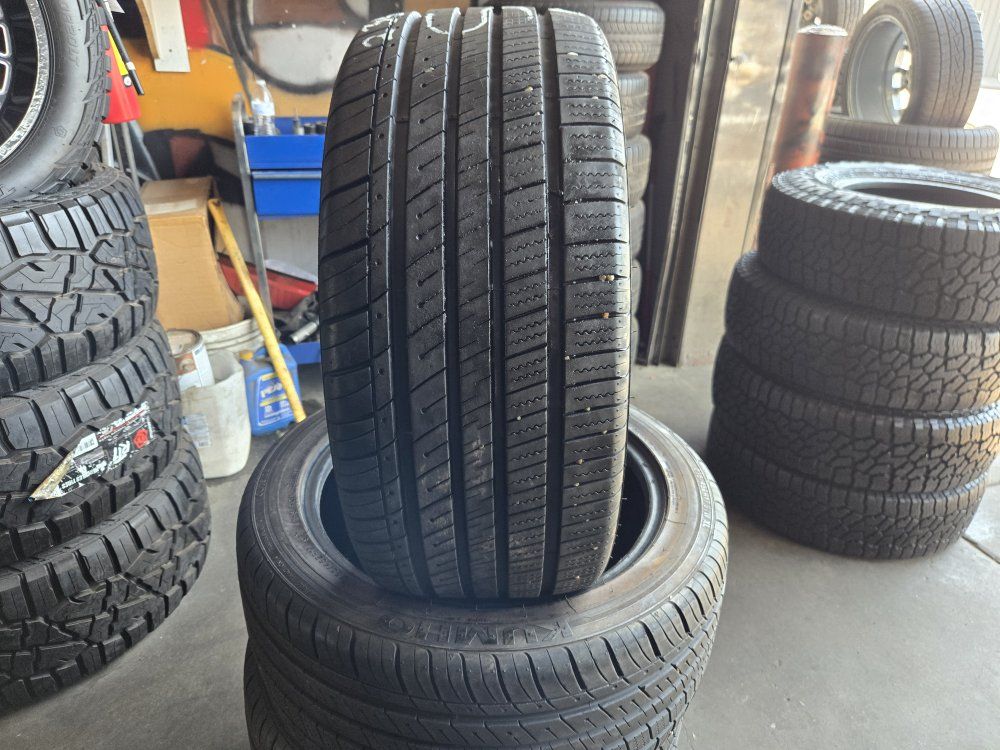 SET 235/45ZR17 KUMHO ECSTA LX
