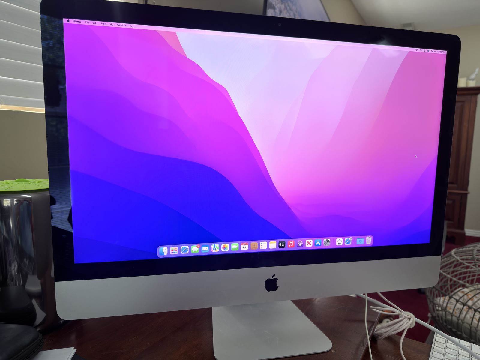 Apple iMac 27 Inch // 4 GHz Quad Core Intel Core i7  / 16 GB Memory / Graphics 2 GB 2 TB Hard Drive