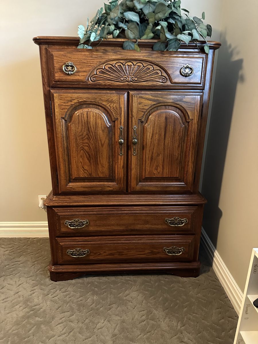 Dresser Set- 1990s