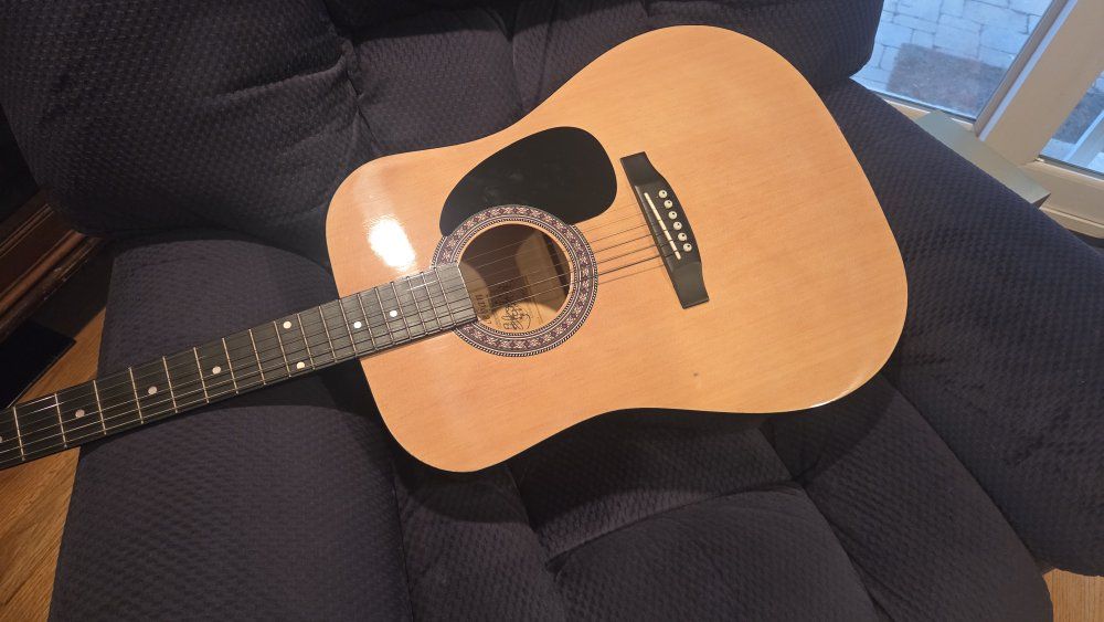 Esteban Acoustic Guitar