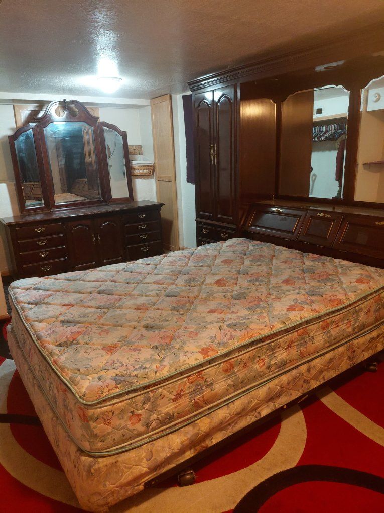 Beautiful Cherrywood Bedroom Set