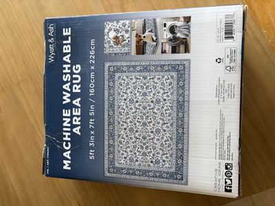 Area Rug 5'-3 x 7'-5 brand new