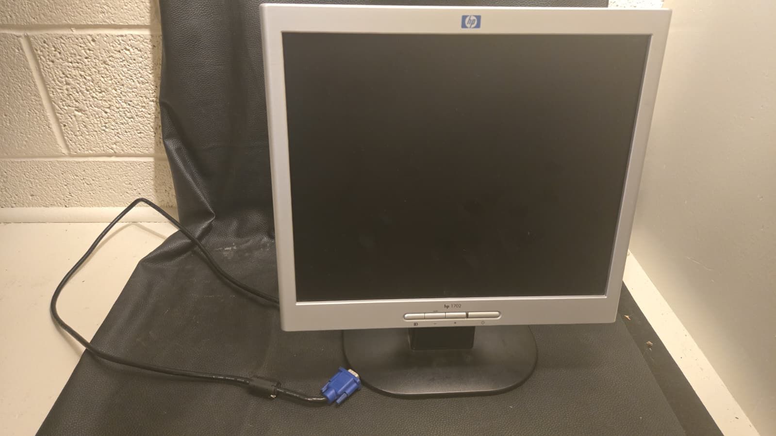 HP 17" VGA Monitor LCD Model 1702