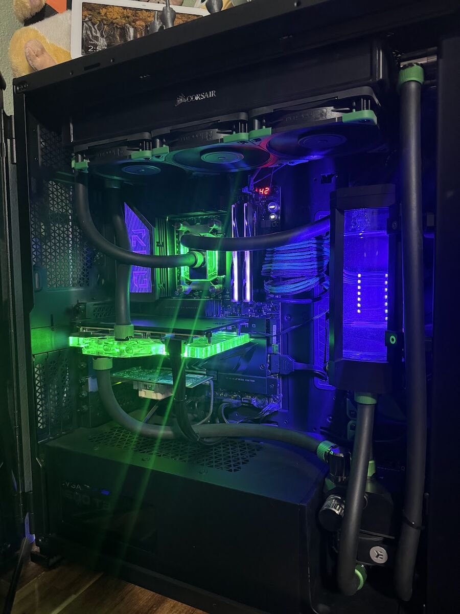 Epic Gaming/workstation PC Water cooled 4090 9950x3d