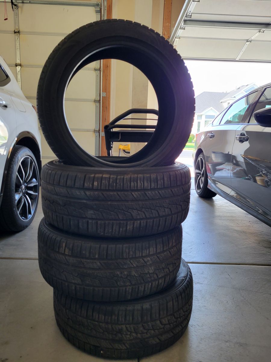 Set of 4 Sumitomo tires 235/45R18 in great condition