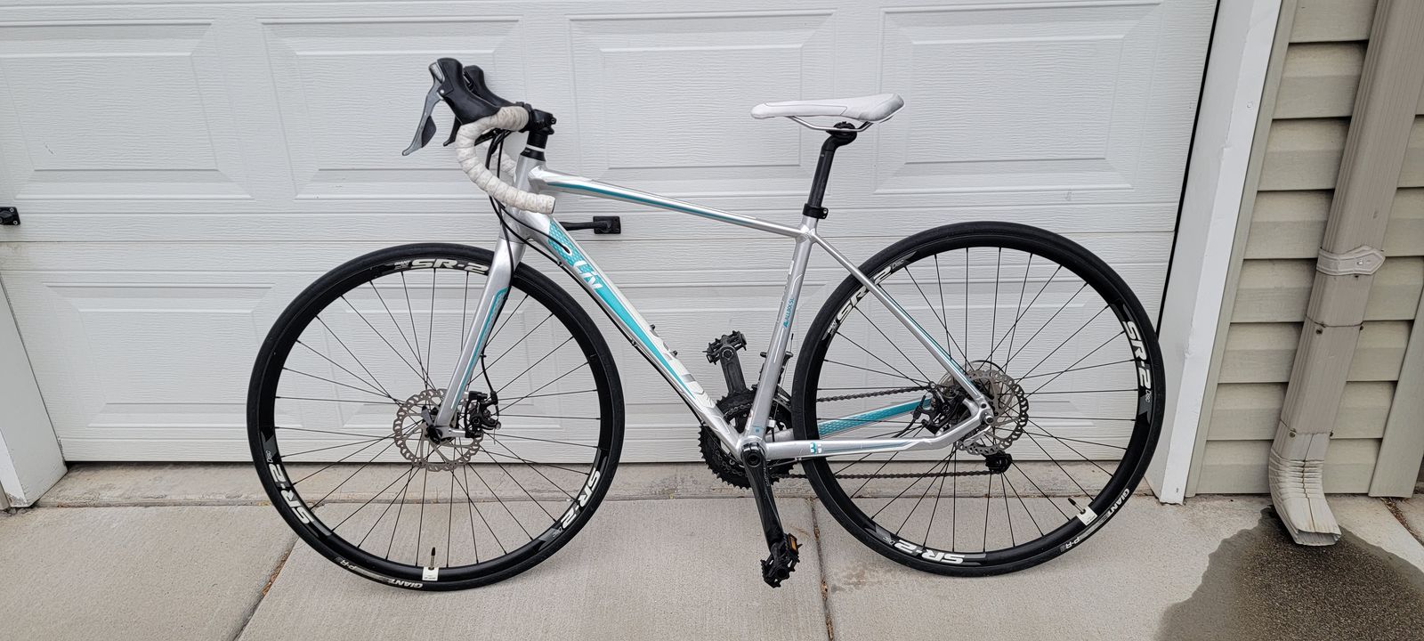 Used - Giant Liv Avail 2: Aluminum Road Bike with Disc Brakes, Small
